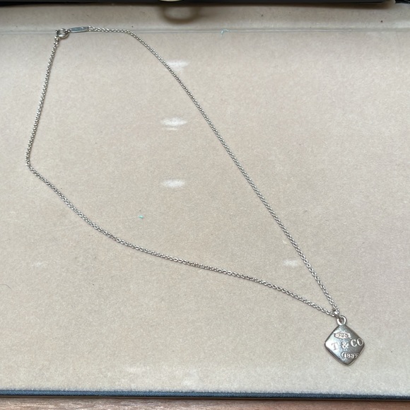 Tiffany &Co. Vintage square montage cushion pendant necklace - Picture 2 of 6